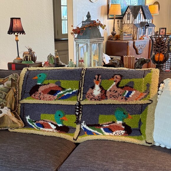 Large MCM Hooked Duck Rug - Picture 4 of 17